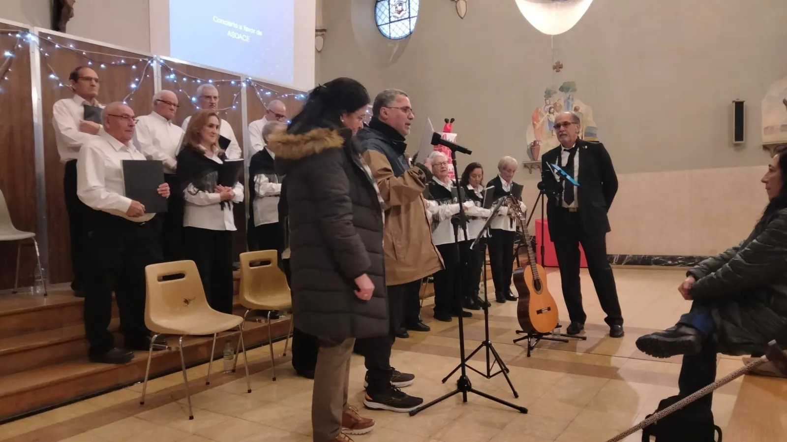 Foto 5 - El Coro de Villoruela ofrece un emotivo concierto solidario a favor de Asdace