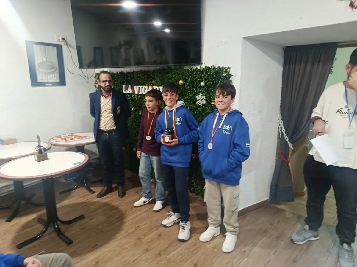 Foto 2 - Jos&eacute; Andr&eacute;s Medina, Susana De Prada y Adri&aacute;n Valiente se imponen en el IV Torneo de Ajedrez Fin de A&ntilde;o de La Garganta