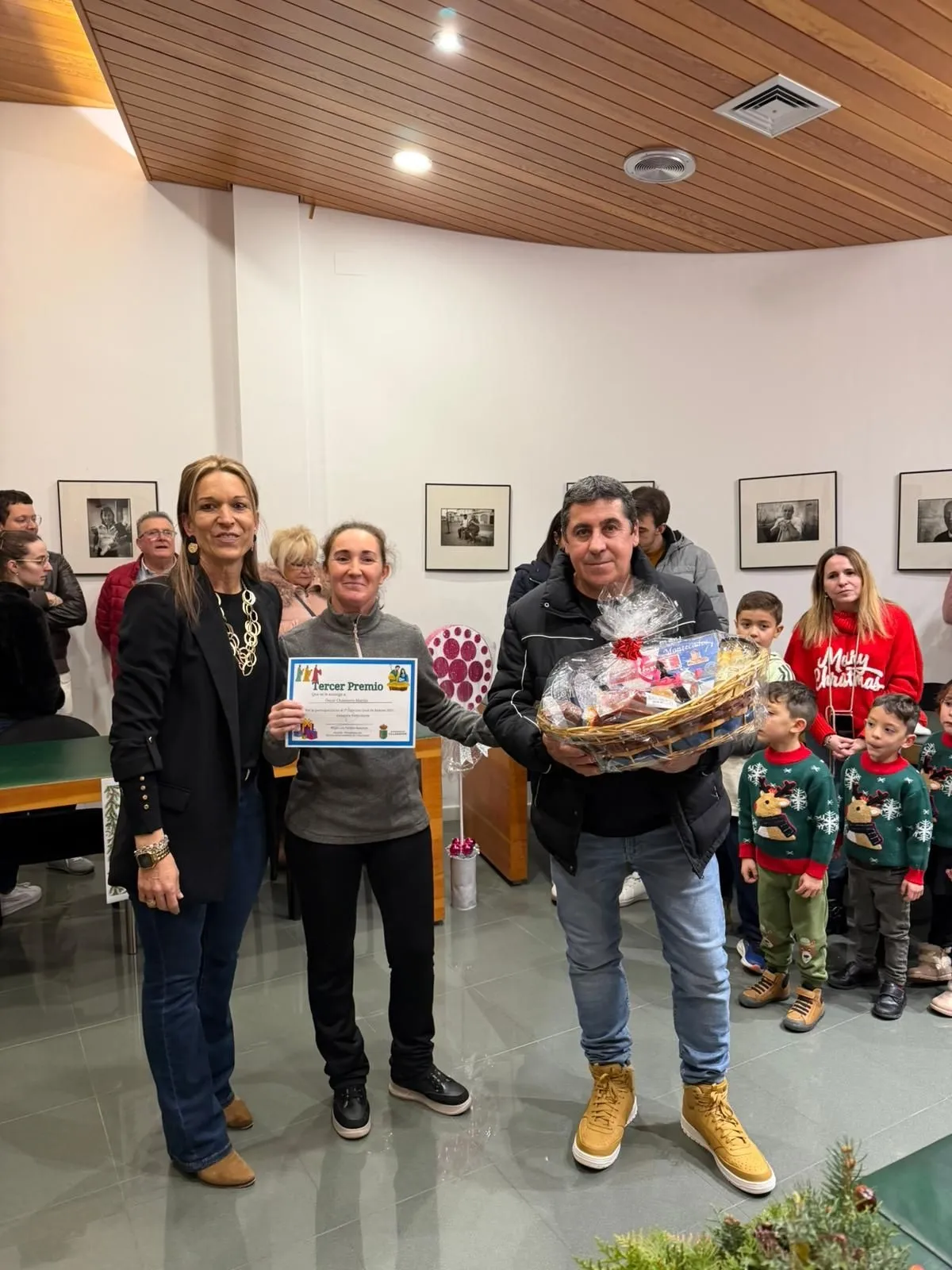 Foto 8 - Villamayor entrega los premios de los concursos de decoraci&oacute;n navide&ntilde;a y belenes tras una edici&oacute;n r&eacute;cord (Fotos)