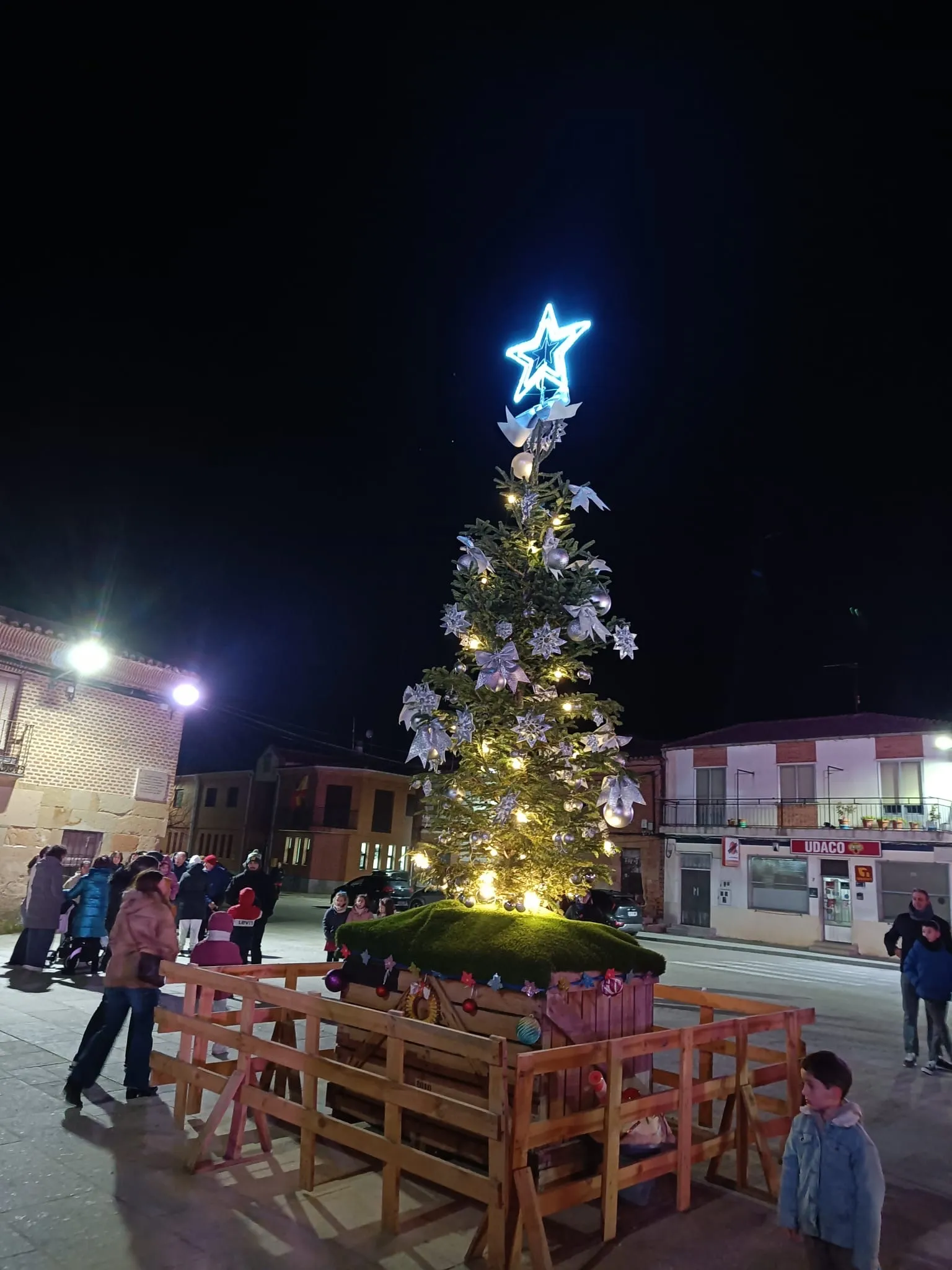 Foto 3 - Villoria se re&uacute;ne para iluminar la Navidad
