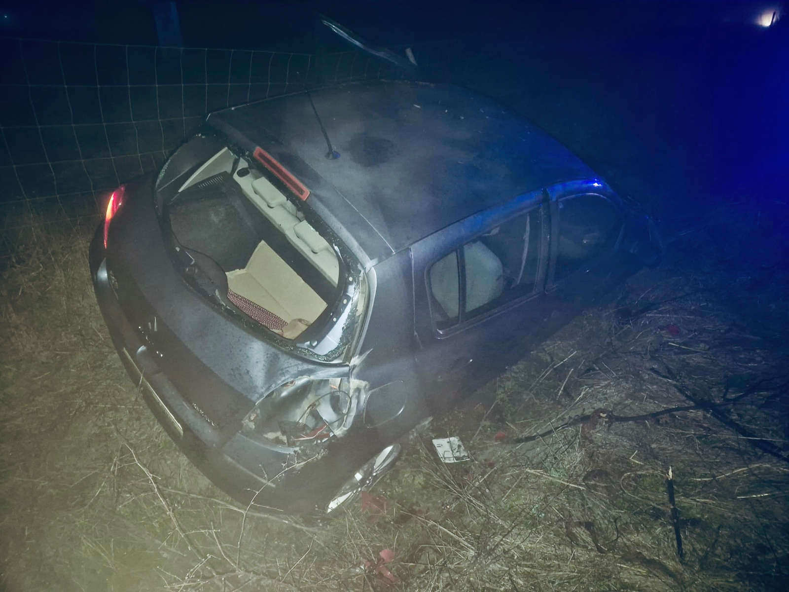 Un vehículo vuelca tras salirse de la vía en la A-50 a la altura de Peñaranda 