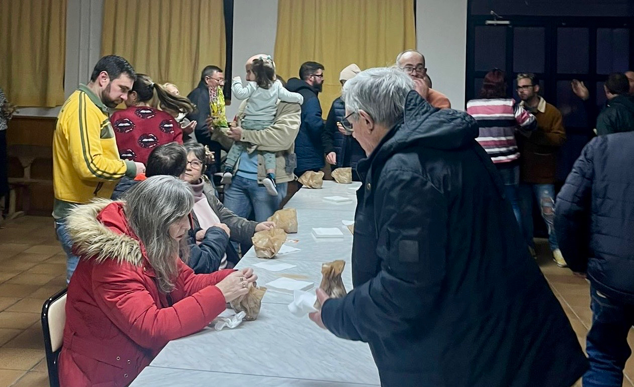 Animada y multitudinaria castañada en El Campo de Peñaranda