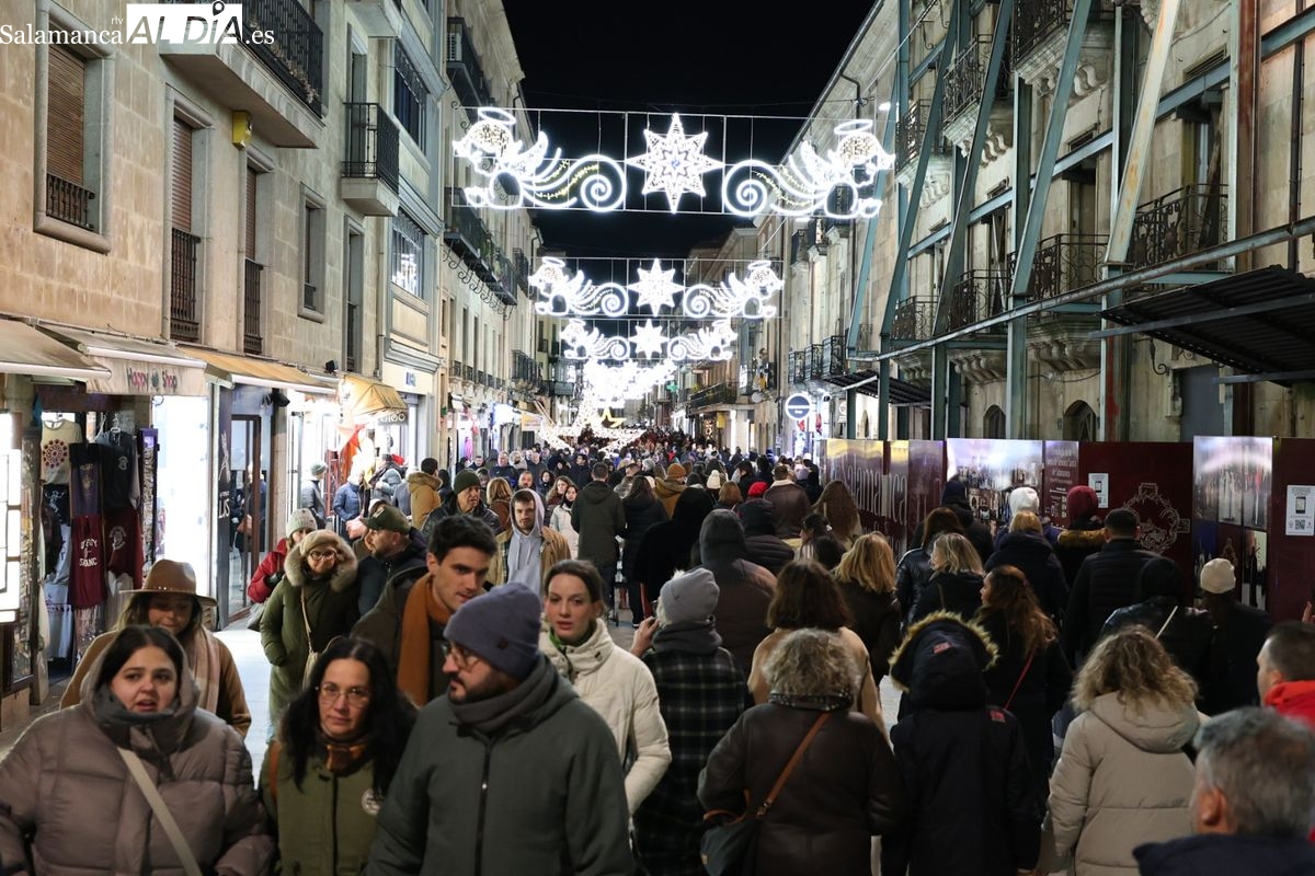 Navidad en Salamanca: el centro se llena de gente pese al frío