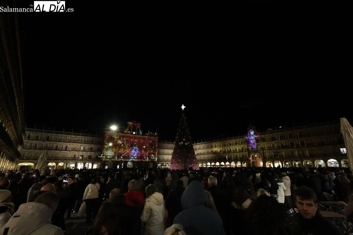 Ambiente en Salamanca en la tarde-noche de este sábado, 27 de diciembre. Fotos: David Sañudo