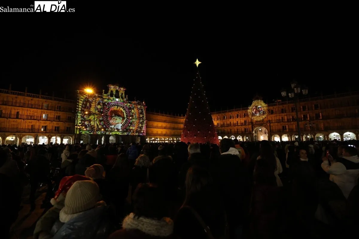 Ambiente en Salamanca en la tarde-noche de este sábado, 27 de diciembre. Fotos: David Sañudo