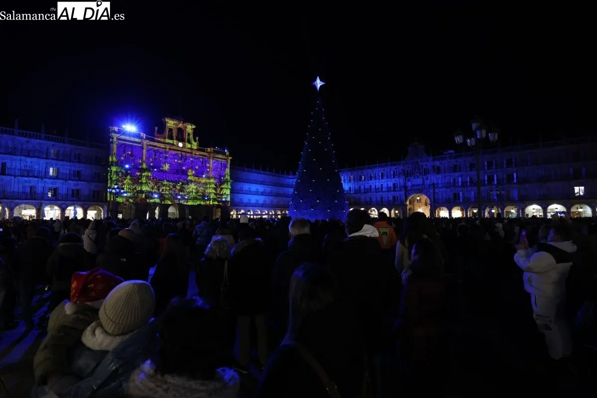 Ambiente en Salamanca en la tarde-noche de este sábado, 27 de diciembre. Fotos: David Sañudo