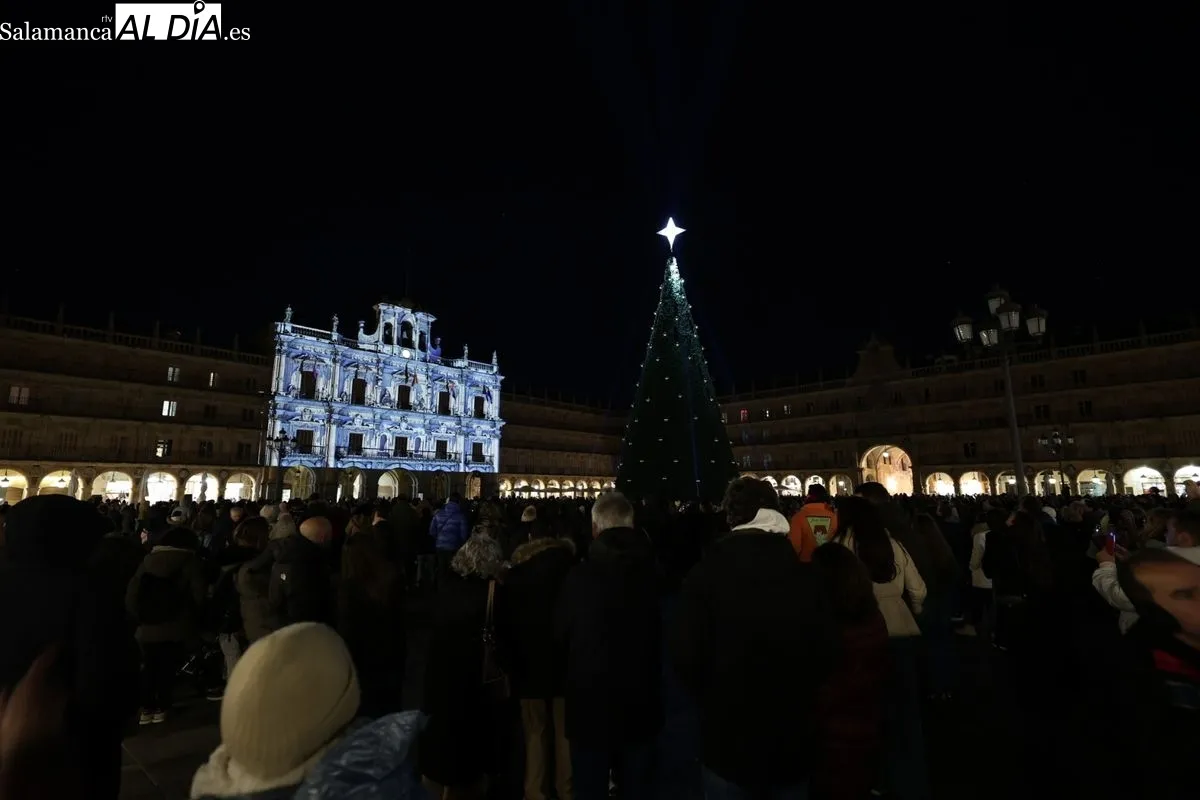 Ambiente en Salamanca en la tarde-noche de este sábado, 27 de diciembre. Fotos: David Sañudo