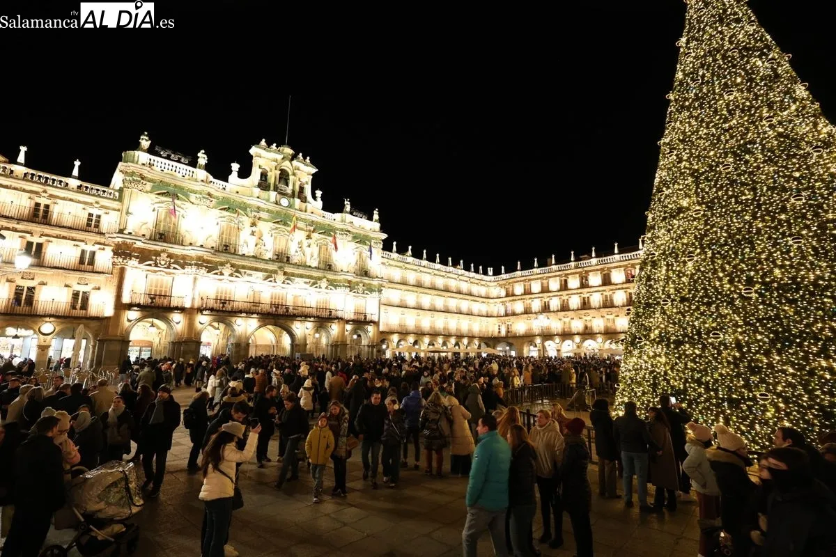 Ambiente en Salamanca en la tarde-noche de este sábado, 27 de diciembre. Fotos: David Sañudo