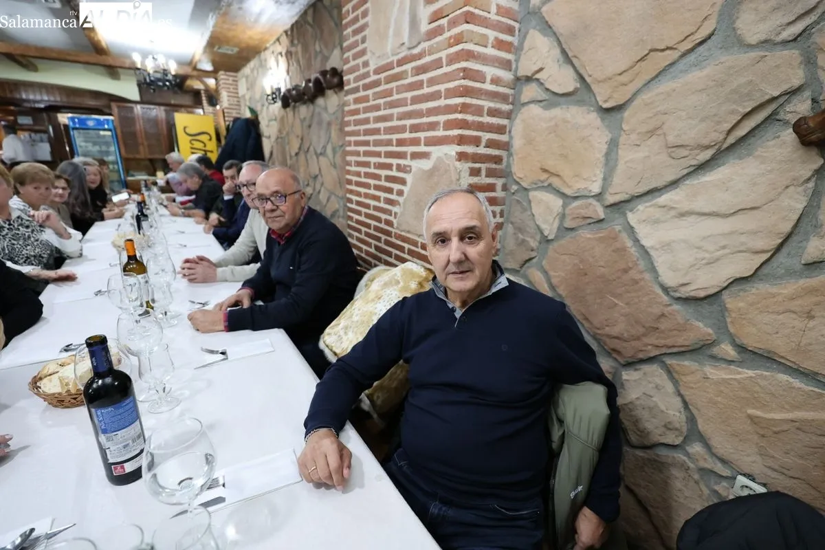 Los jubilados de la Policía Local de Salamanca estrechan lazos en su tradicional encuentro navideño. Foto de David Sañudo