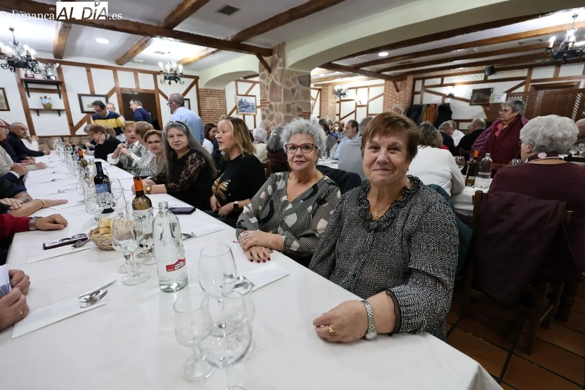 Los jubilados de la Policía Local de Salamanca estrechan lazos en su tradicional encuentro navideño. Foto de David Sañudo