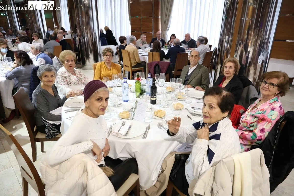 La Asociación de Mayores Iberdrola Salamanca ha celebrado este viernes su tradicional encuentro de confraternidad con motivo de las fechas navideñas. Foto de David Sañudo