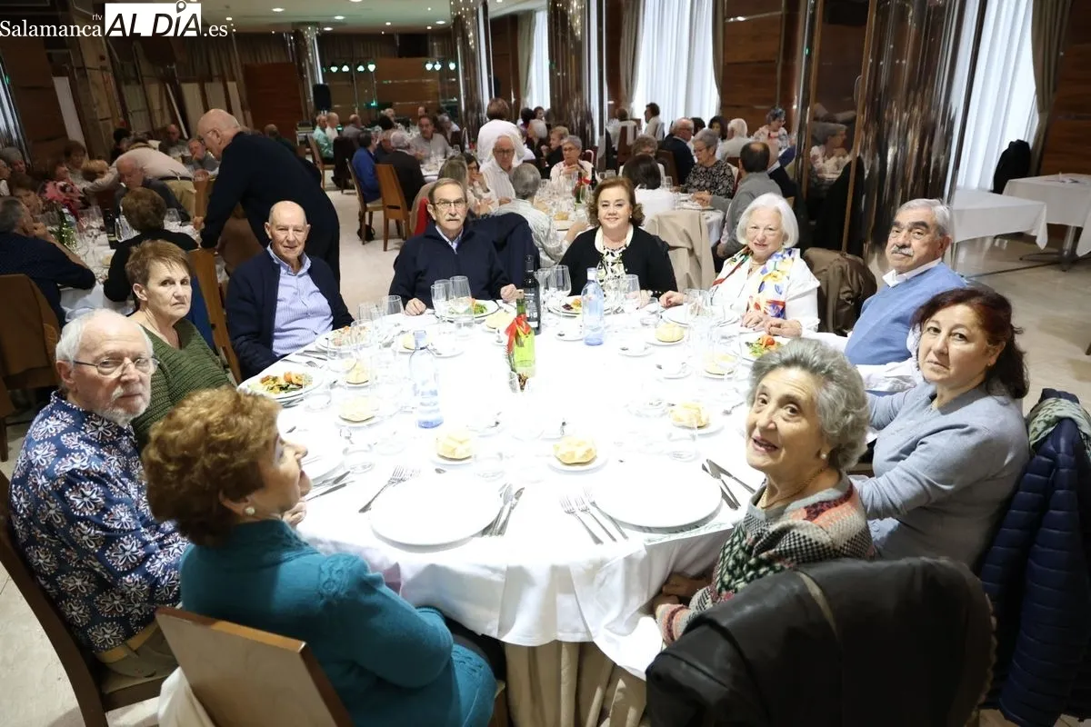 La Asociación de Mayores Iberdrola Salamanca ha celebrado este viernes su tradicional encuentro de confraternidad con motivo de las fechas navideñas. Foto de David Sañudo
