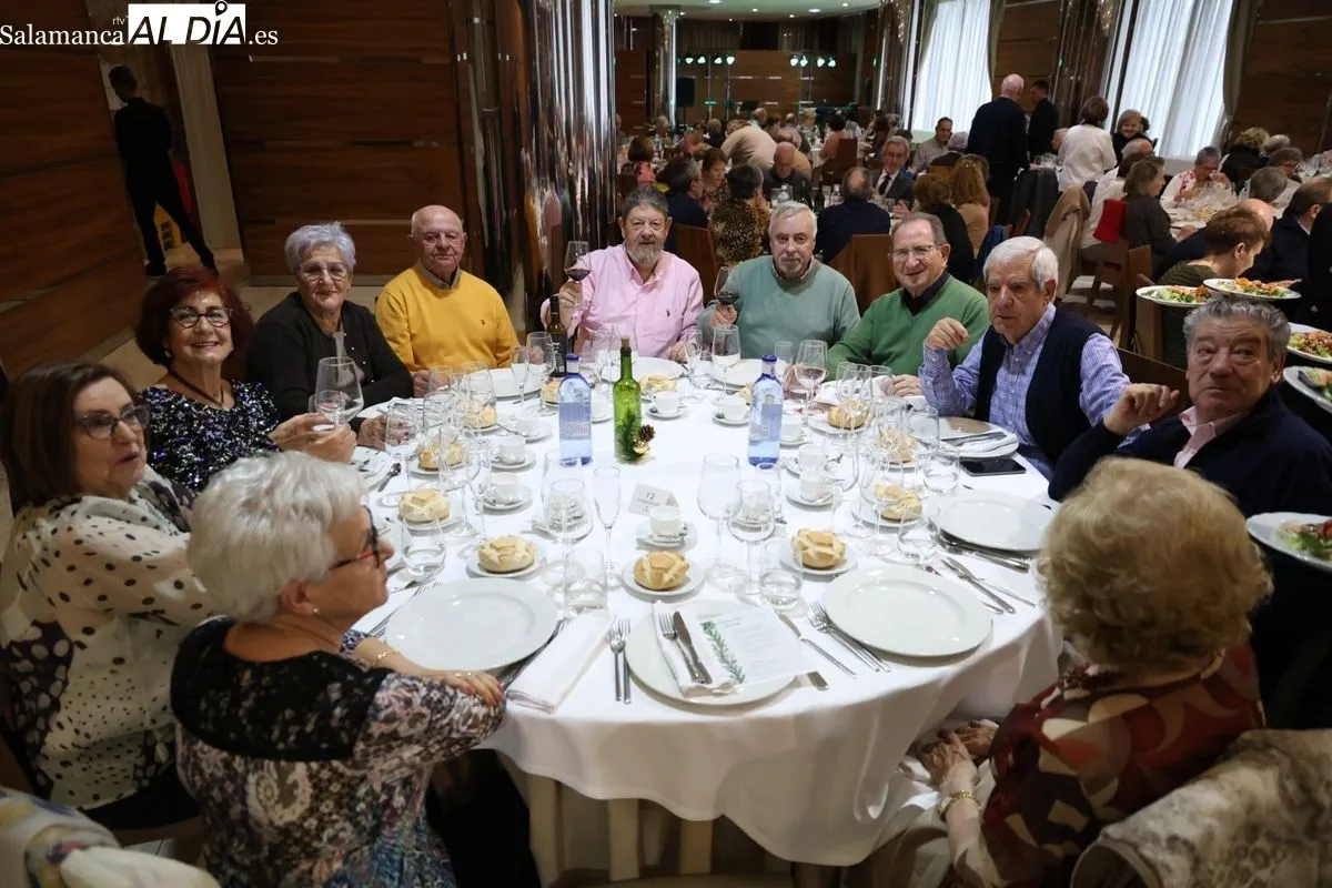 La Asociación de Mayores Iberdrola Salamanca ha celebrado este viernes su tradicional encuentro de confraternidad con motivo de las fechas navideñas. Foto de David Sañudo