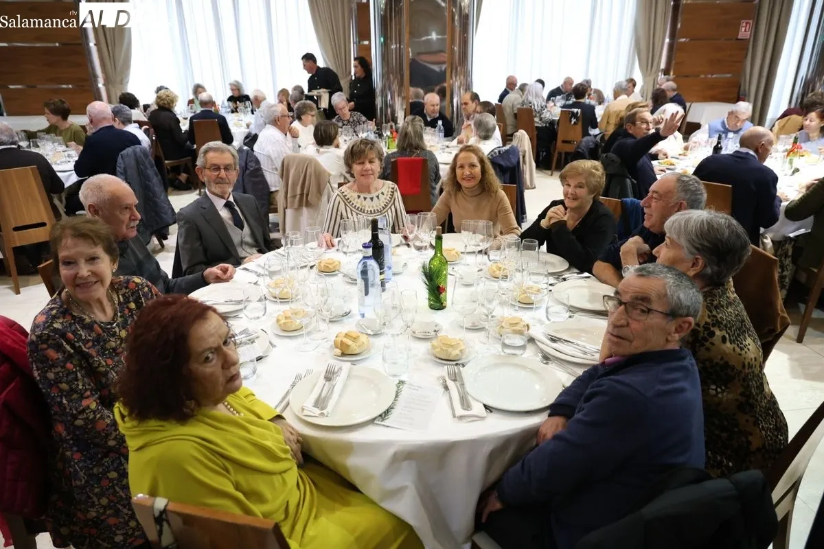 La Asociación de Mayores Iberdrola Salamanca ha celebrado este viernes su tradicional encuentro de confraternidad con motivo de las fechas navideñas. Foto de David Sañudo