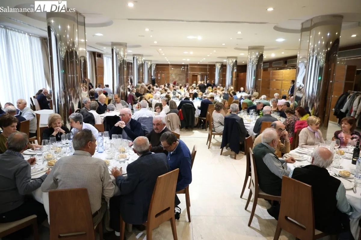 La Asociación de Mayores Iberdrola Salamanca ha celebrado este viernes su tradicional encuentro de confraternidad con motivo de las fechas navideñas. Foto de David Sañudo