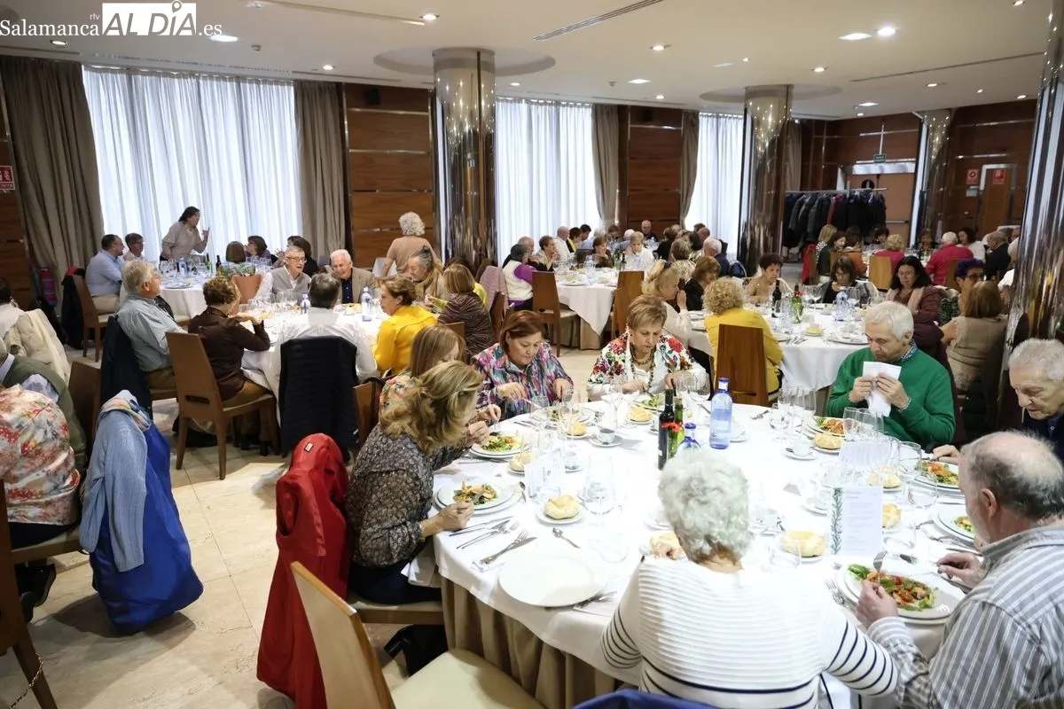 La Asociación de Mayores Iberdrola Salamanca ha celebrado este viernes su tradicional encuentro de confraternidad con motivo de las fechas navideñas. Foto de David Sañudo
