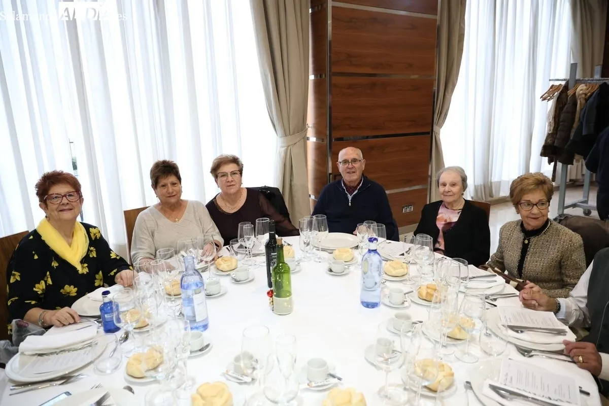 La Asociación de Mayores Iberdrola Salamanca ha celebrado este viernes su tradicional encuentro de confraternidad con motivo de las fechas navideñas. Foto de David Sañudo