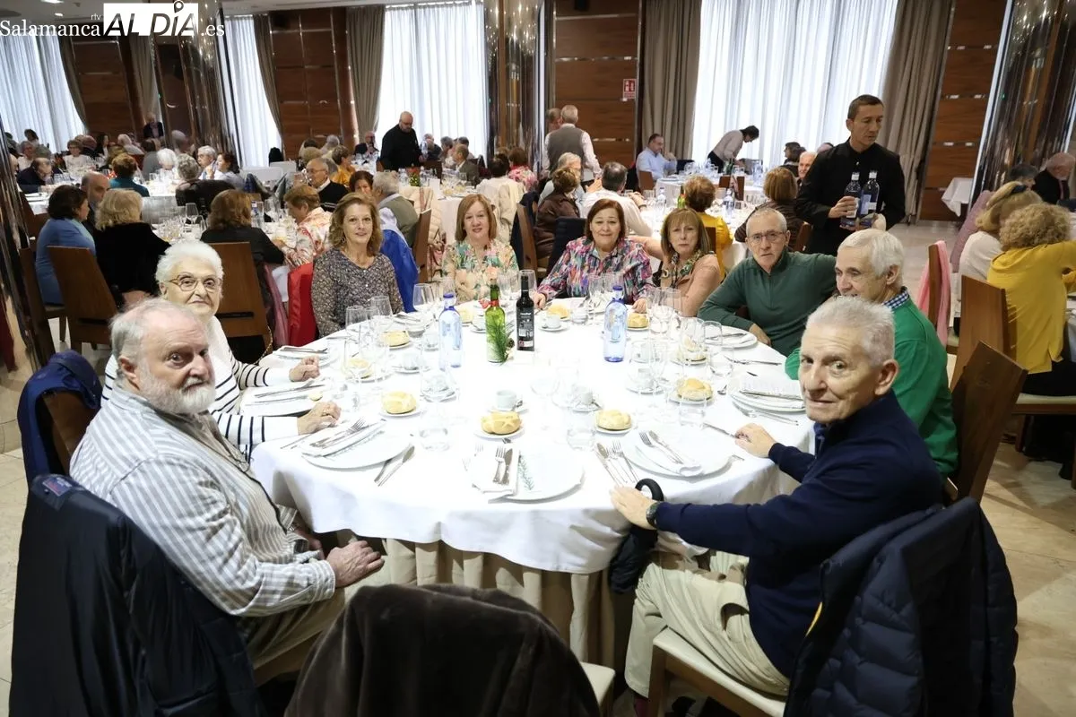 La Asociación de Mayores Iberdrola Salamanca ha celebrado este viernes su tradicional encuentro de confraternidad con motivo de las fechas navideñas. Foto de David Sañudo