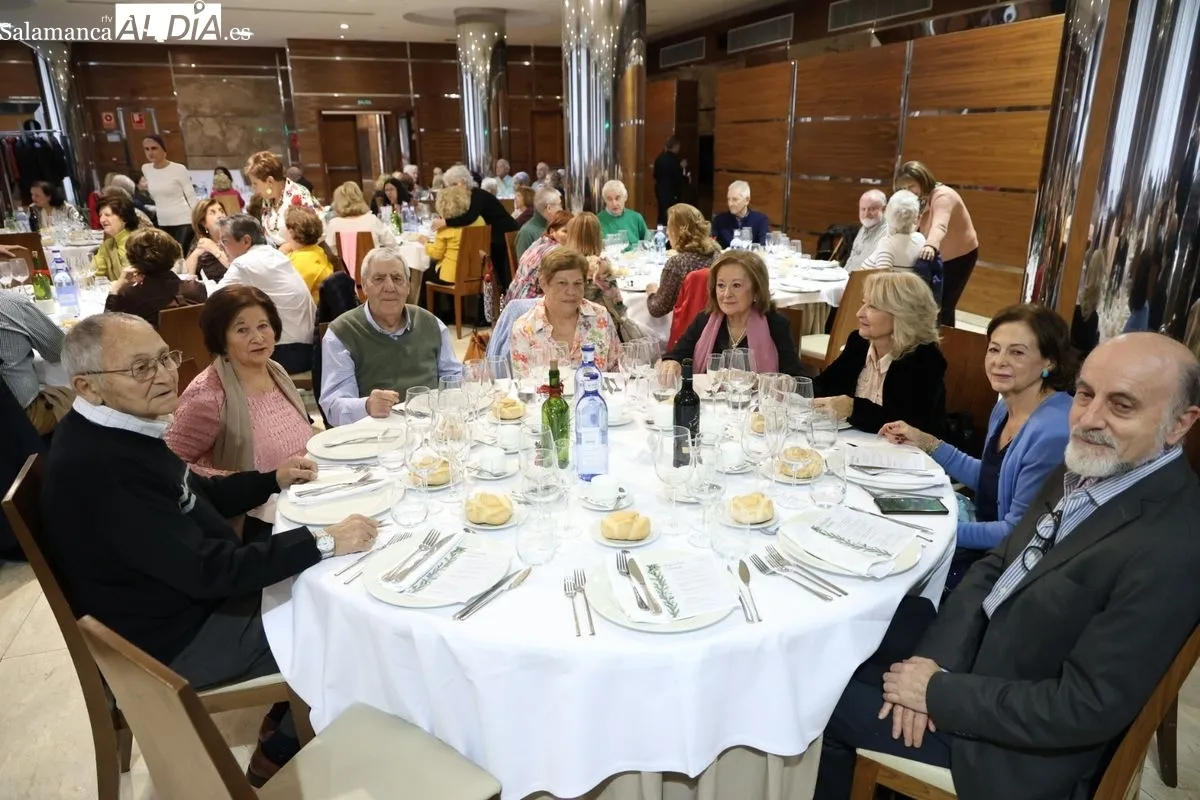 La Asociación de Mayores Iberdrola Salamanca ha celebrado este viernes su tradicional encuentro de confraternidad con motivo de las fechas navideñas. Foto de David Sañudo