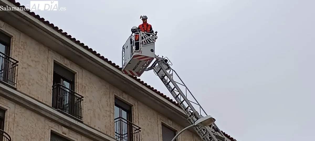 Intervención de los Bomberos en un edificio de la calle Jesús Arrambarri