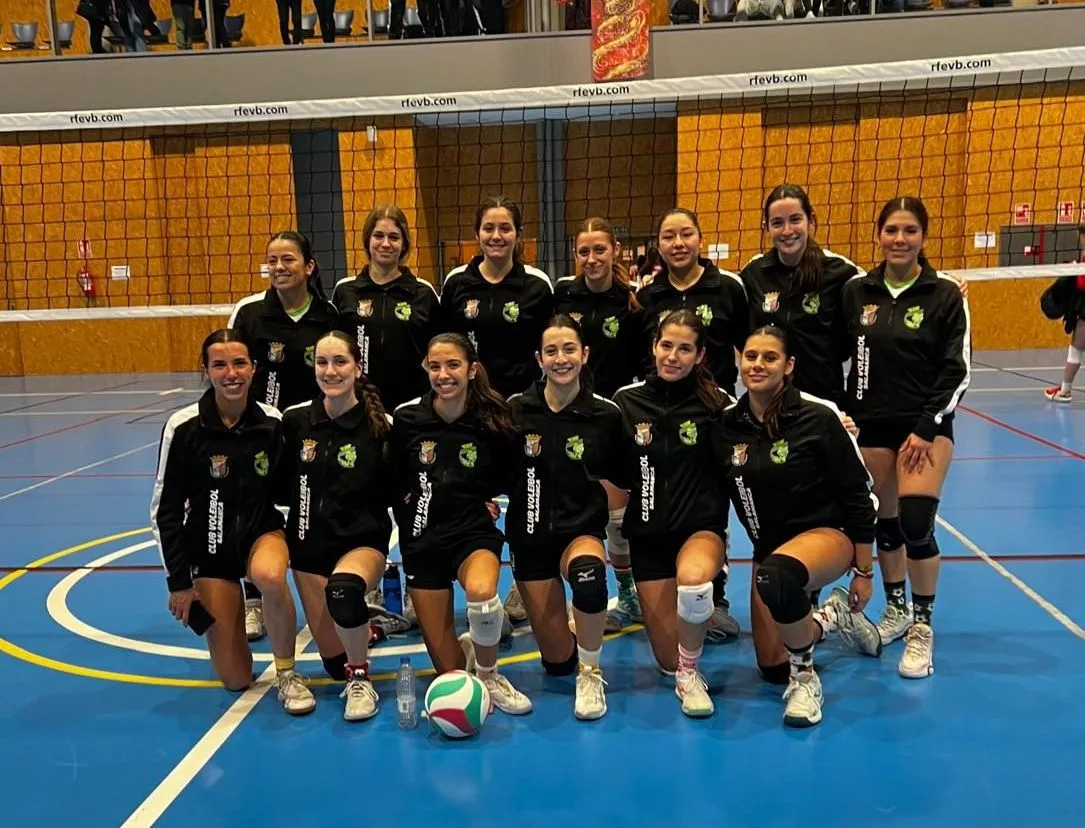 Foto 3 - El Club Voleibol Salamanca cierra el 2025 con victoria del senior masculino en &Aacute;vila