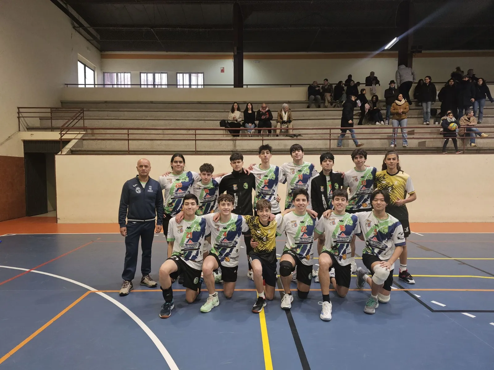 Foto 2 - El Club Voleibol Salamanca cierra el 2025 con victoria del senior masculino en &Aacute;vila