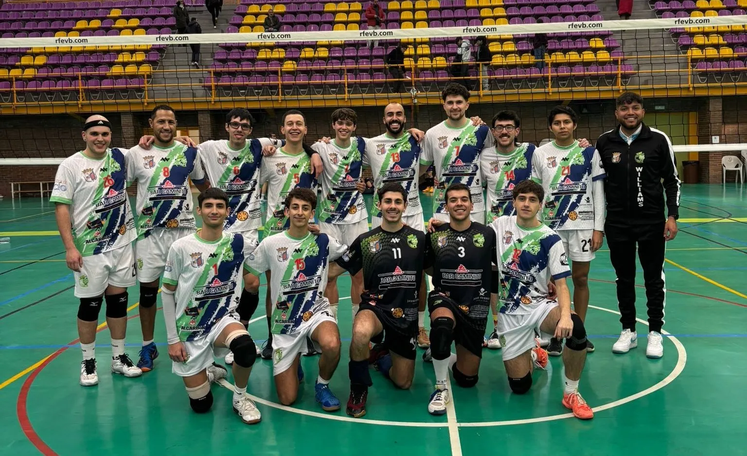 Foto 4 - El Club Voleibol Salamanca cierra el 2025 con victoria del senior masculino en &Aacute;vila