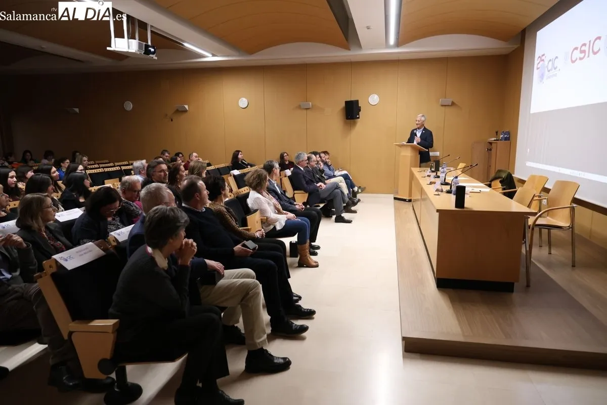 El Centro de Investigación del Cáncer rinde homenaje al personal con 25 años de servicio. Foto de David Sañudo