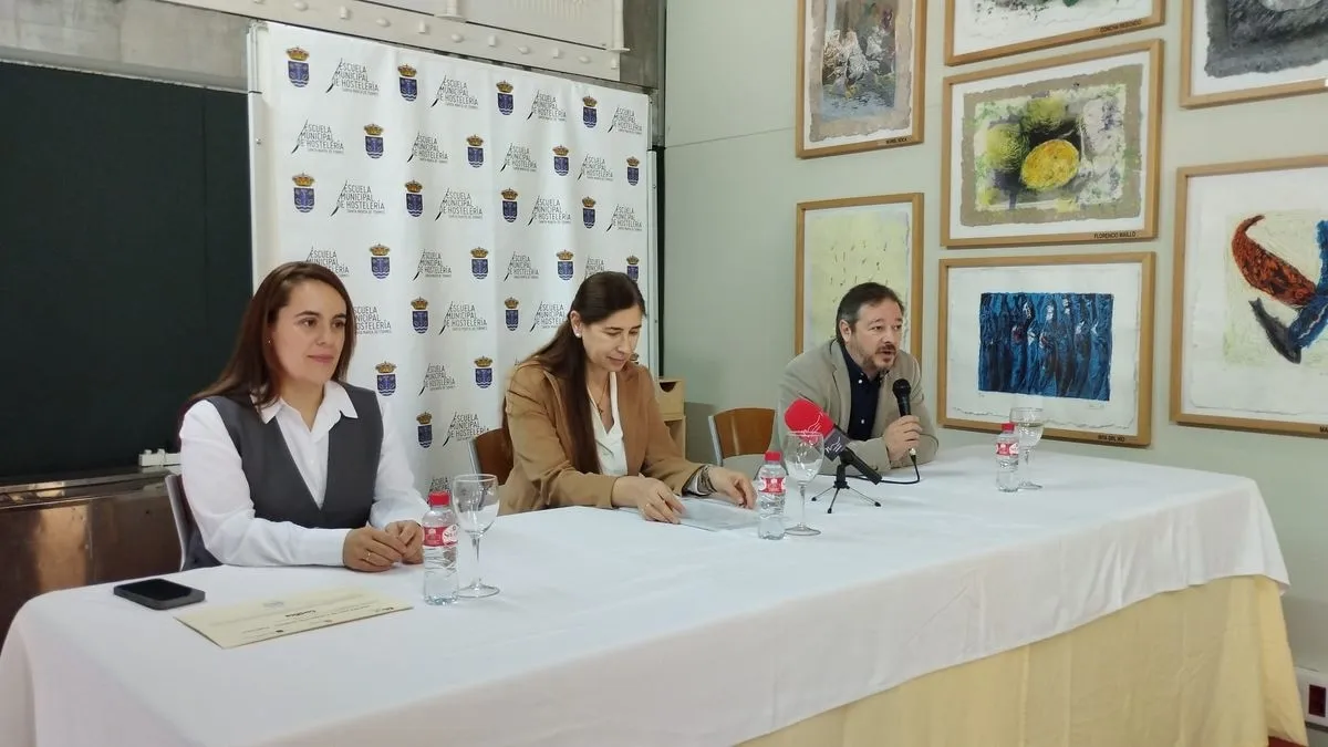Foto 4 - Santa Marta entrega los diplomas a los 20 alumnos de los programas de empleo 'Recreatio' y 'Catering Social'