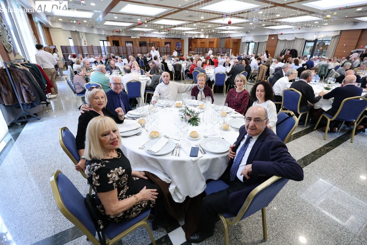 FOTOS | La Asociación de Mayores Telefónica celebra la Navidad  
