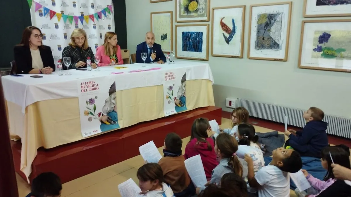 'Fiesta de cumpleaños' en la Escuela Municipal de Hostelería para conmemorar el nacimiento de la escritora Carmen Martín Gaite