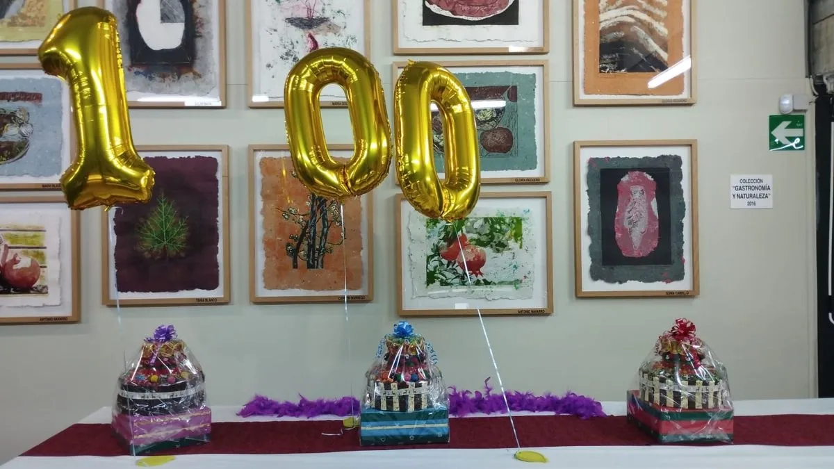 'Fiesta de cumpleaños' en la Escuela Municipal de Hostelería para conmemorar el nacimiento de la escritora Carmen Martín Gaite