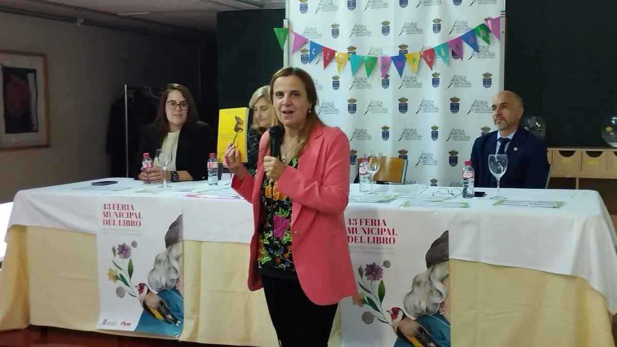 'Fiesta de cumpleaños' en la Escuela Municipal de Hostelería para conmemorar el nacimiento de la escritora Carmen Martín Gaite