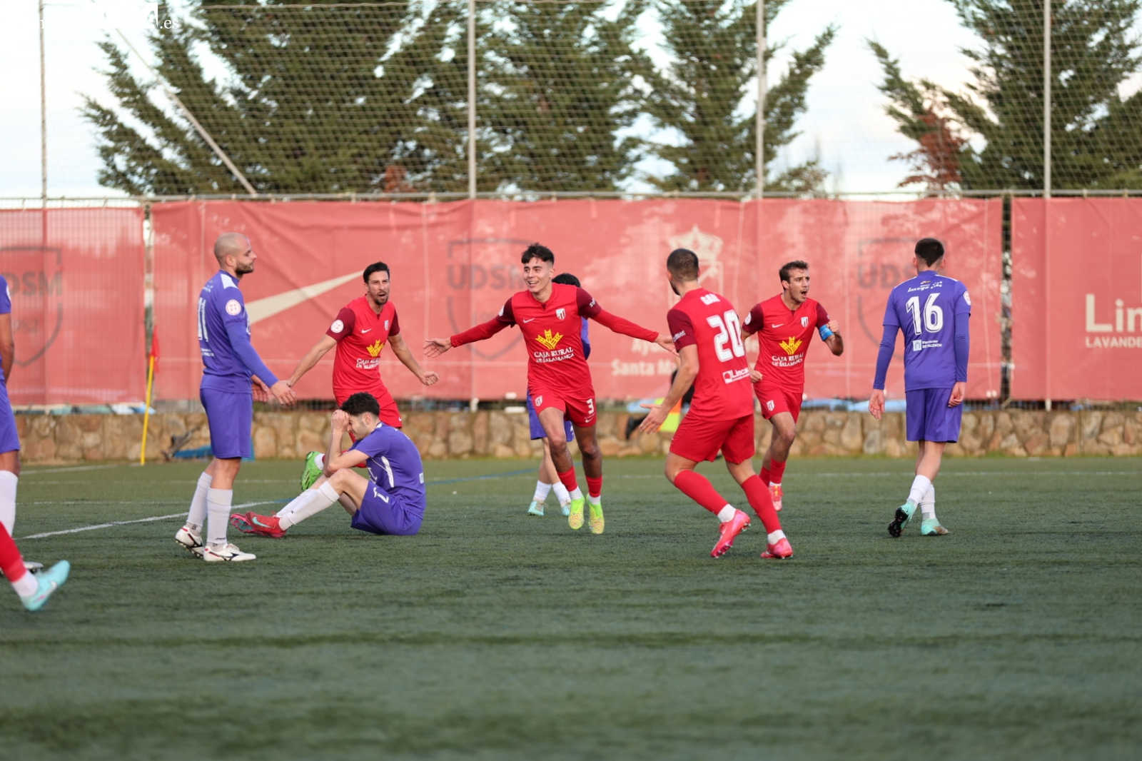 El CD Guijuelo y el Santa Marta finiquitan el año en la zona de playoff