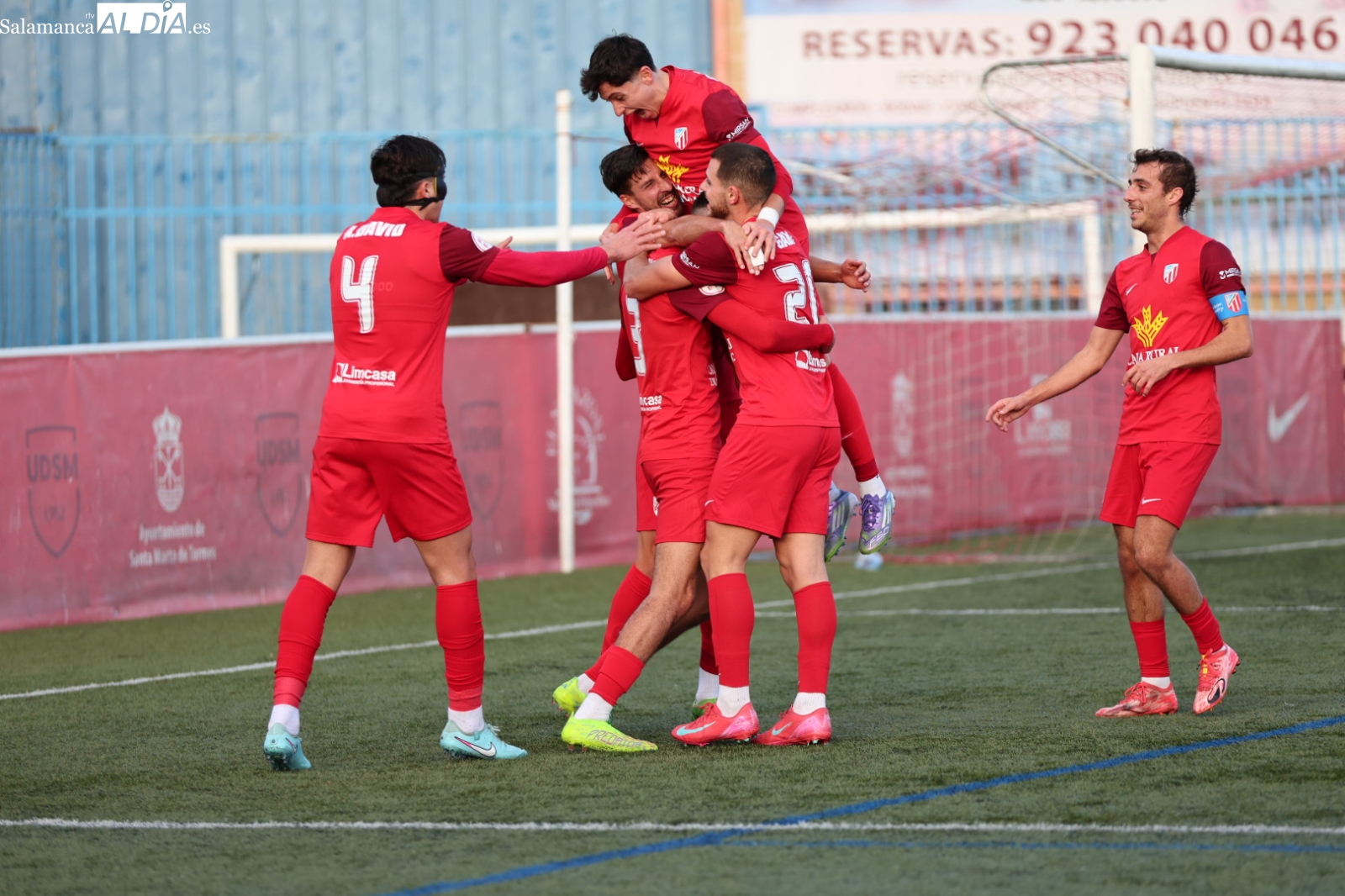 FOTOS | El Santa Marta mete una manita al Becerril y el CD Guijuelo cierra 2025 líder provisionalmente (5-0/1-2)