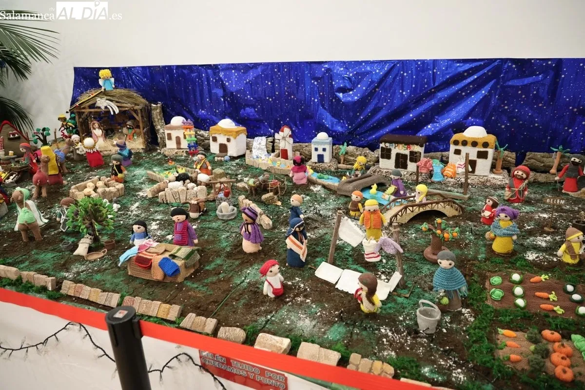 Más de 300 piezas de ganchillo dan vida a un Belén único creado en Salamanca | FOTOS: David Sañudo 