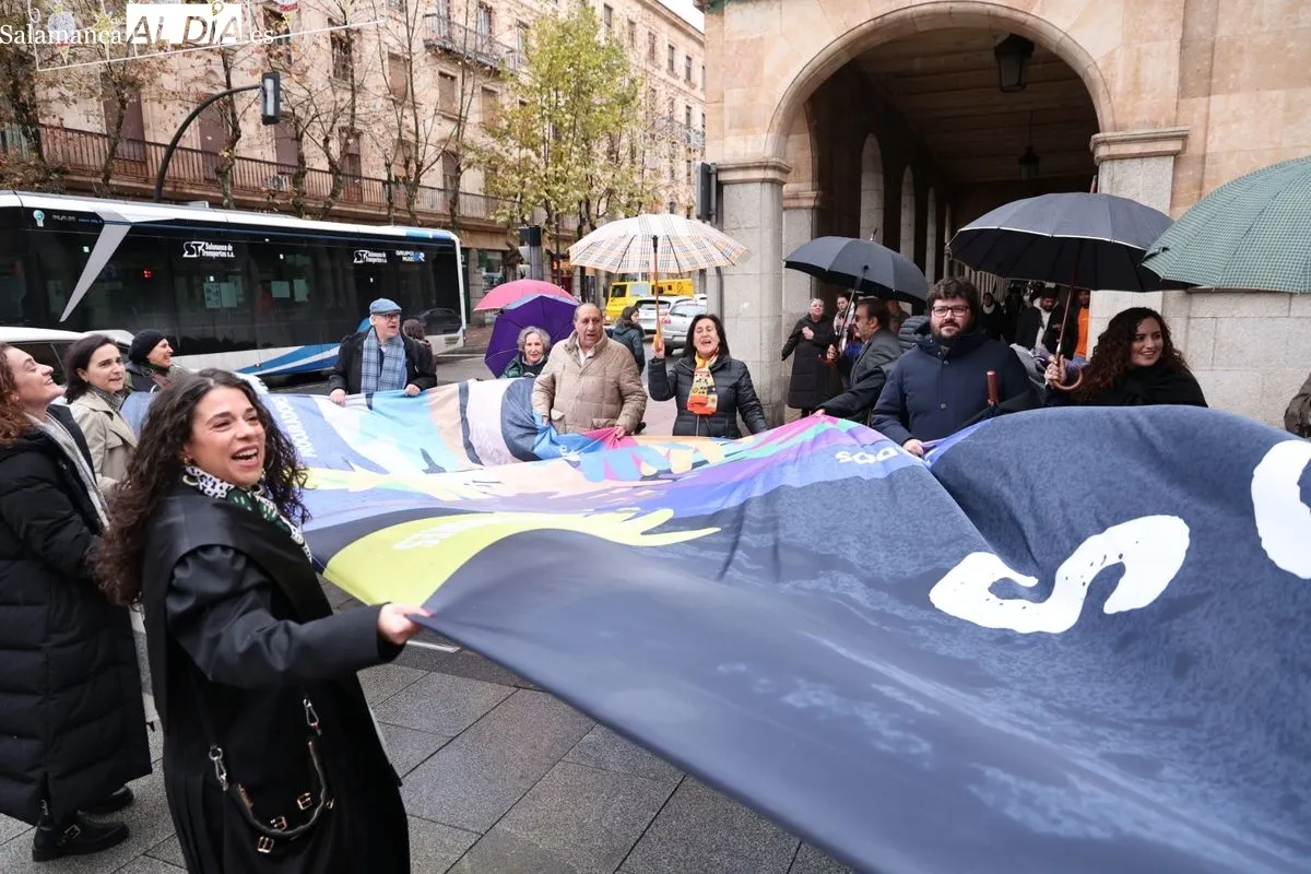 Abogados y arquitectos se concentran en Salamanca para exigir una 