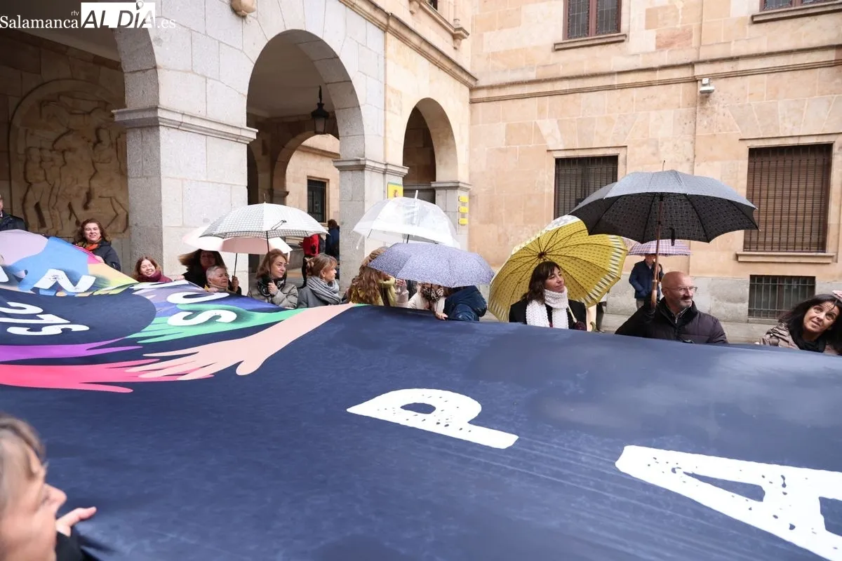 Abogados y arquitectos se concentran en Salamanca para exigir una 
