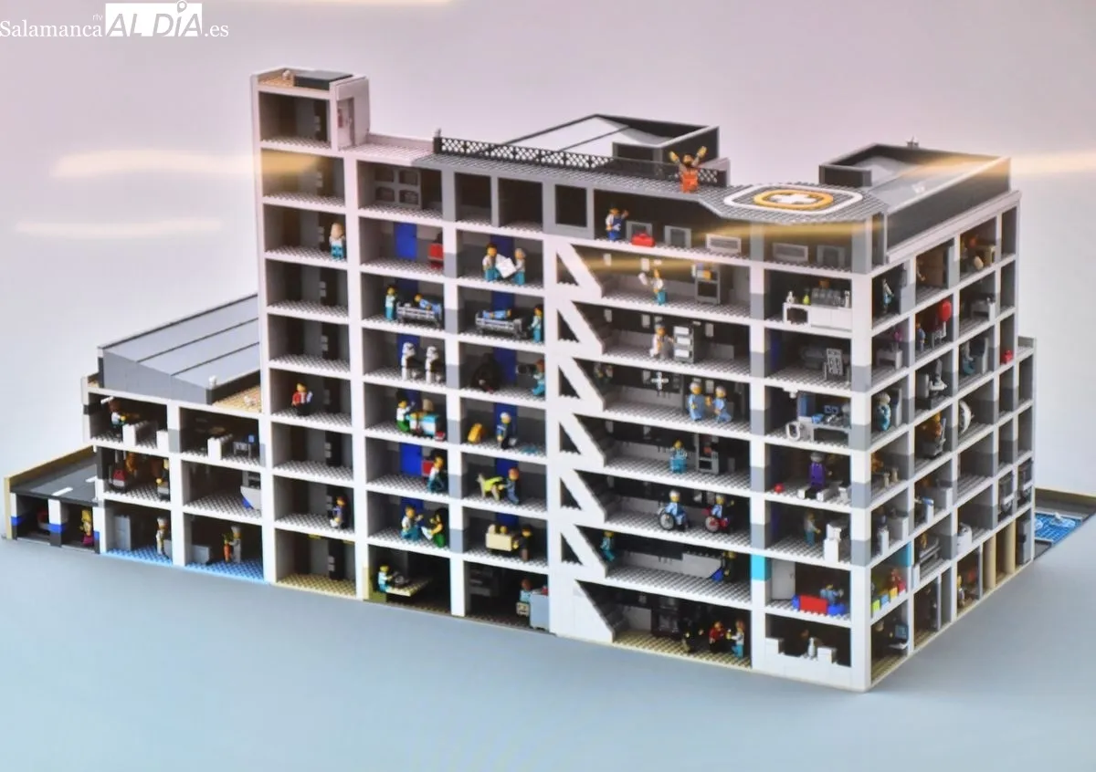 El Hospital de Salamanca recreará sus instalaciones en una gran maqueta de Lego para humanizar la atención pediátrica | FOTOS: Vanesa Martins 