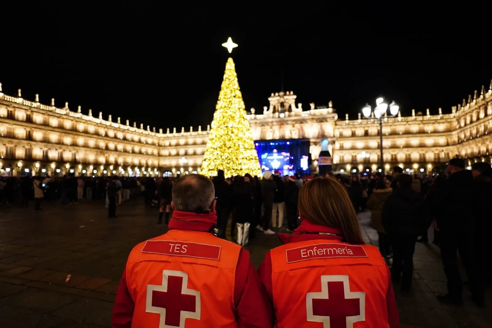 Foto 2 - Solo tres atenciones sanitarias leves en la Plaza Mayor, pero m&aacute;s en el 'Mega Cotill&oacute;n' del Multiusos de la Nochevieja Universitaria