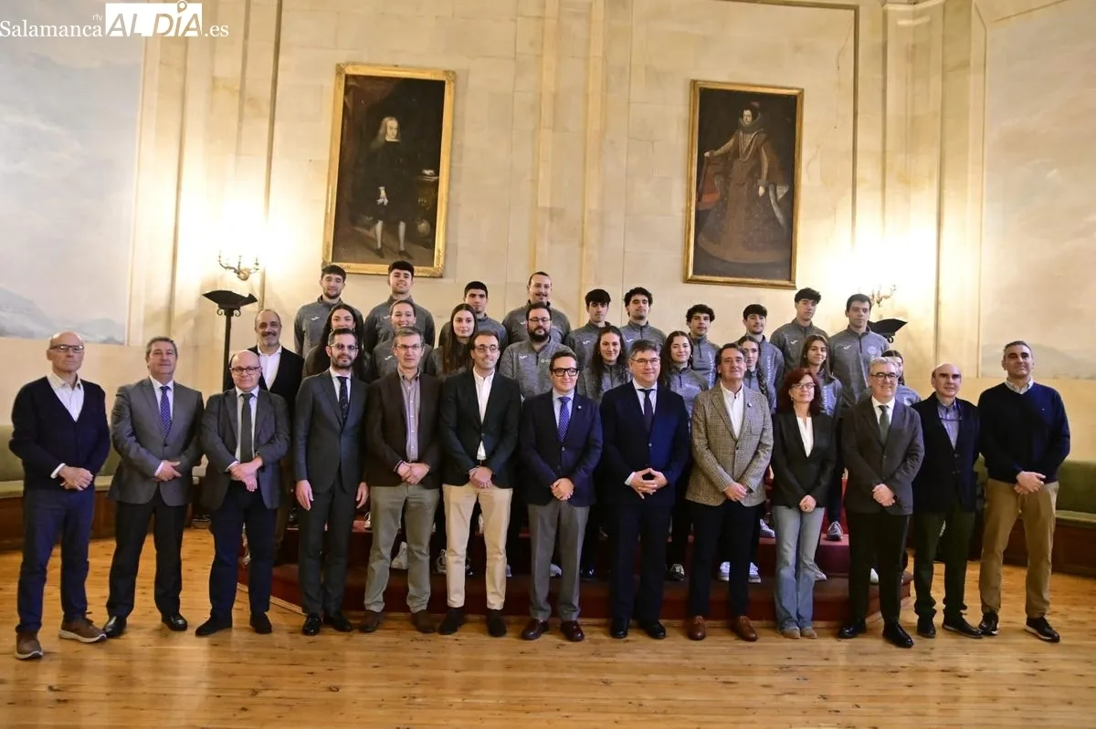 La Universidad de Salamanca (USAL) y el Club Baloncesto Avenida han presentado este martes el acuerdo de colaboración entre ambas entidades, así como los dos equipos, masculino y femenino, que militan en la 1ª División Nacional.