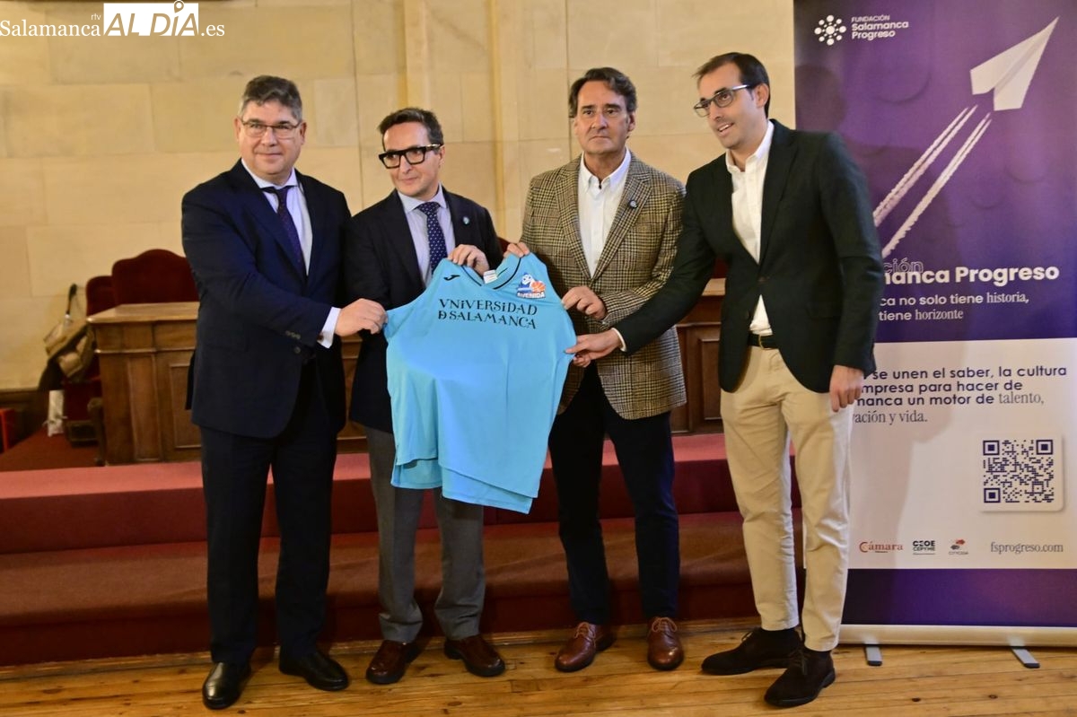 La USAL lucirá su imagen en la equipación del Perfumerías Avenida