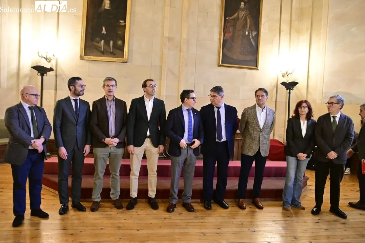 La Universidad de Salamanca (USAL) y el Club Baloncesto Avenida han presentado este martes el acuerdo de colaboración entre ambas entidades, así como los dos equipos, masculino y femenino, que militan en la 1ª División Nacional.