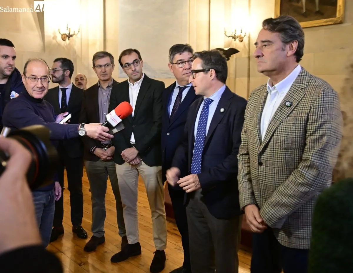 La Universidad de Salamanca (USAL) y el Club Baloncesto Avenida han presentado este martes el acuerdo de colaboración entre ambas entidades, así como los dos equipos, masculino y femenino, que militan en la 1ª División Nacional.