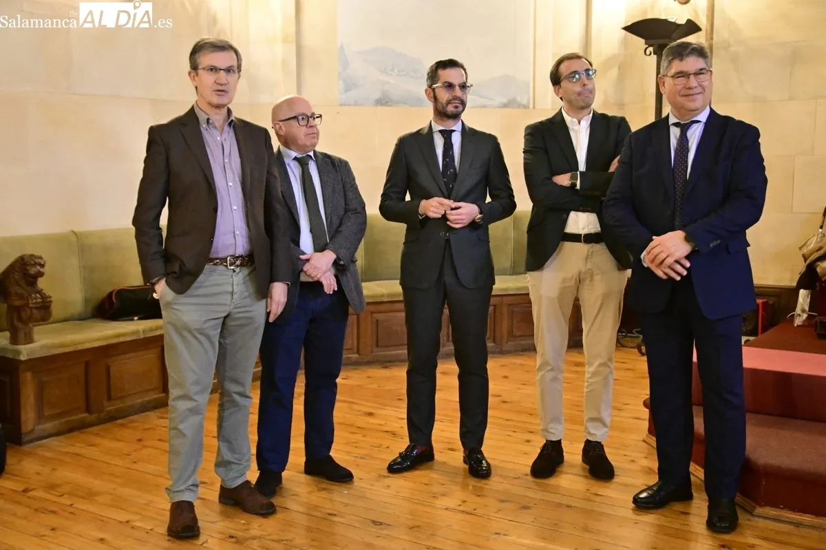 La Universidad de Salamanca (USAL) y el Club Baloncesto Avenida han presentado este martes el acuerdo de colaboración entre ambas entidades, así como los dos equipos, masculino y femenino, que militan en la 1ª División Nacional.