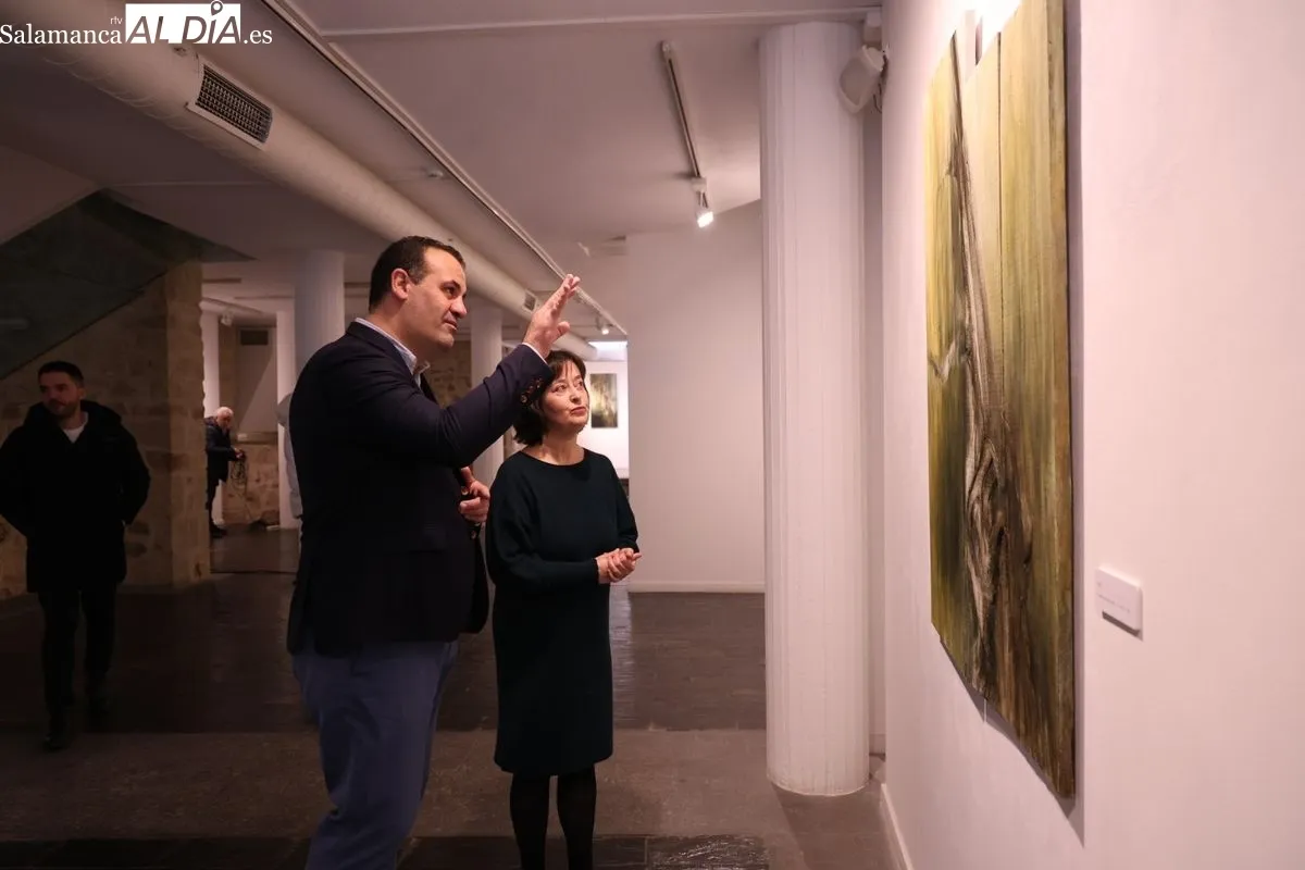 La artista bejarana Purificación del Bosque expone sus 'Soledades' en Salamanca. Foto de David Sañudo