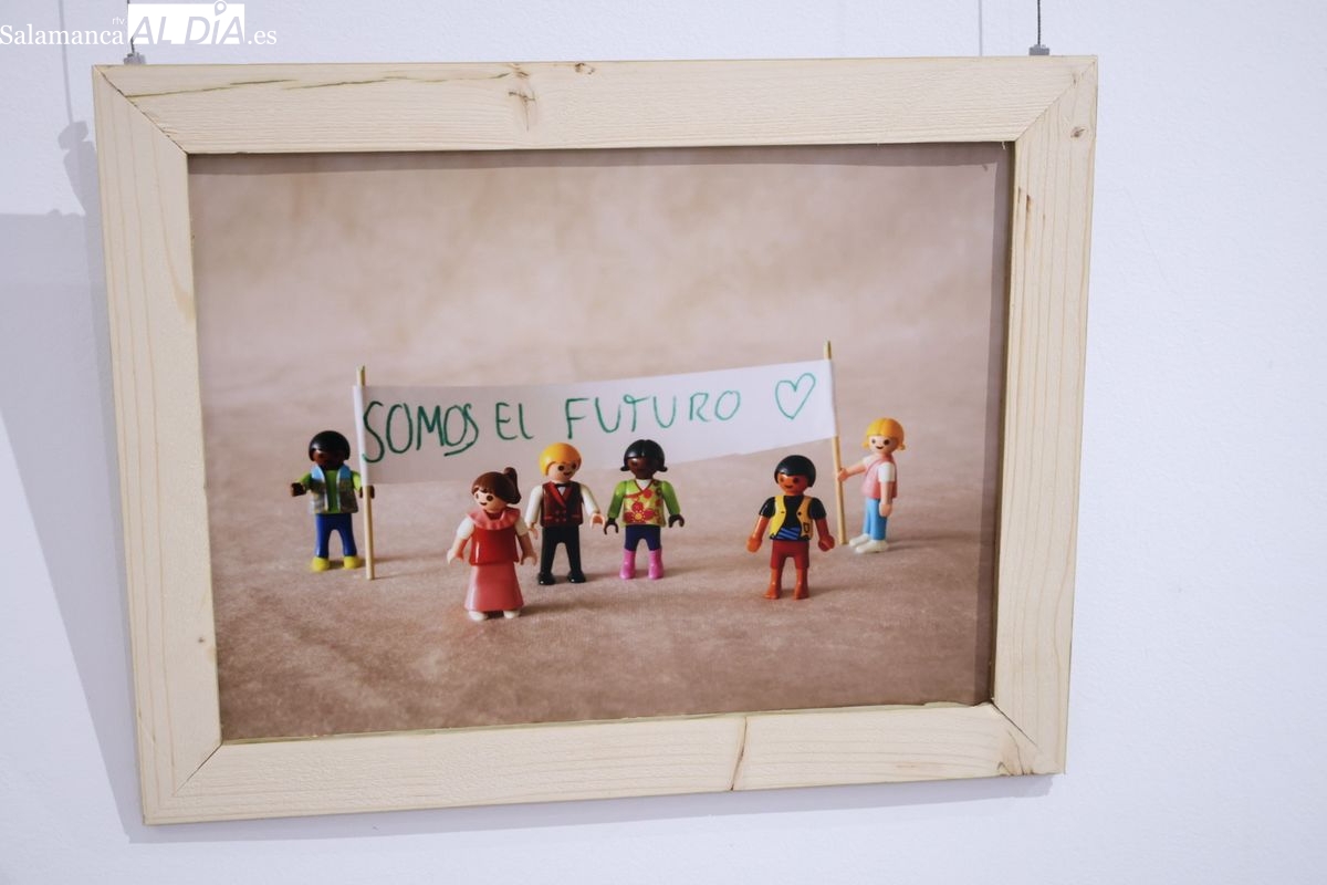 Exposición de fotografías con Playmobil en el Espacio Joven de Salamanca