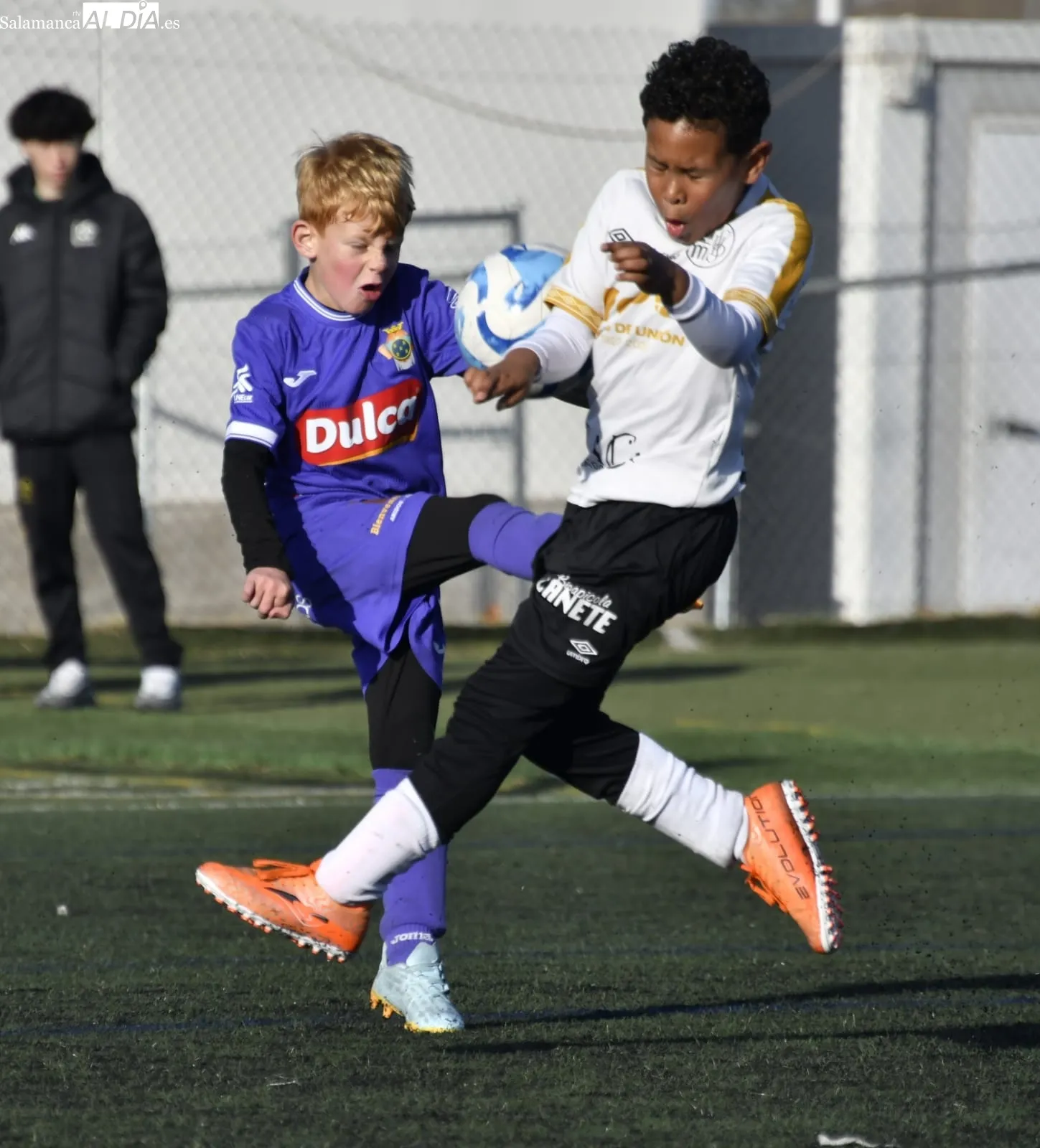 Partidos de fútbol base en El Tori