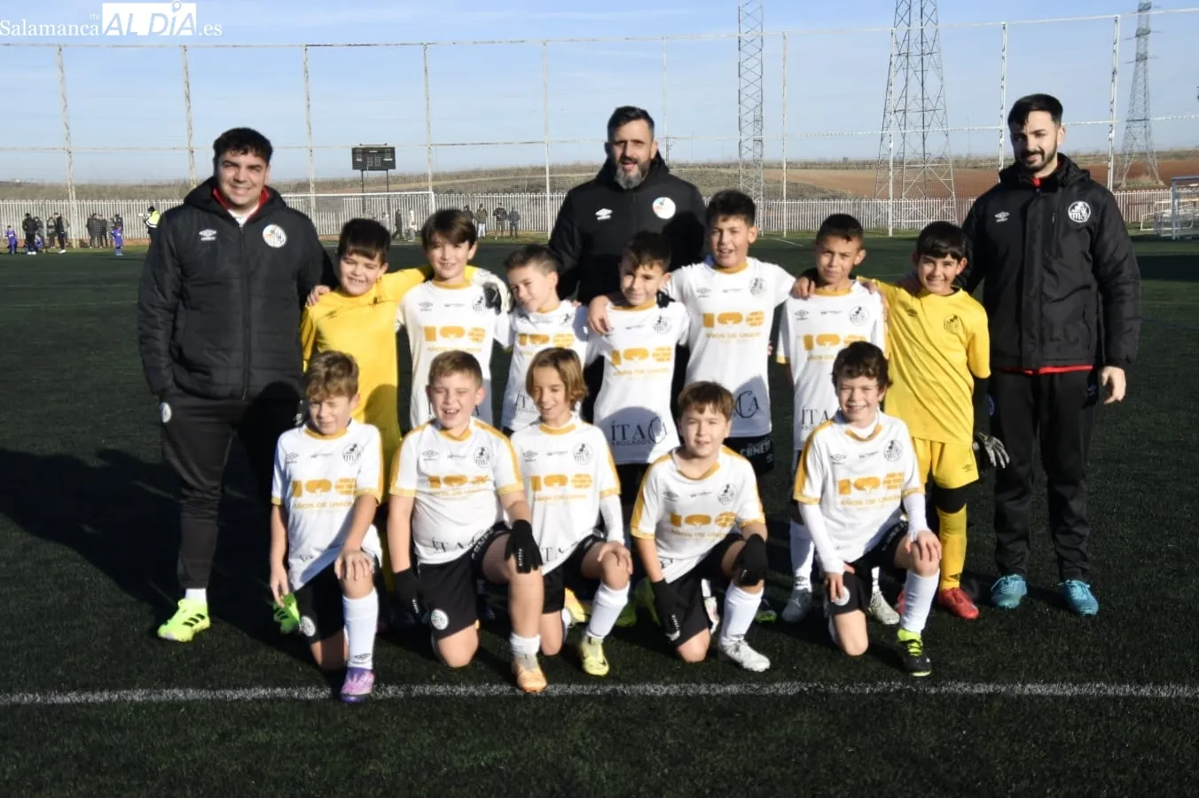 Partidos de fútbol base en El Tori