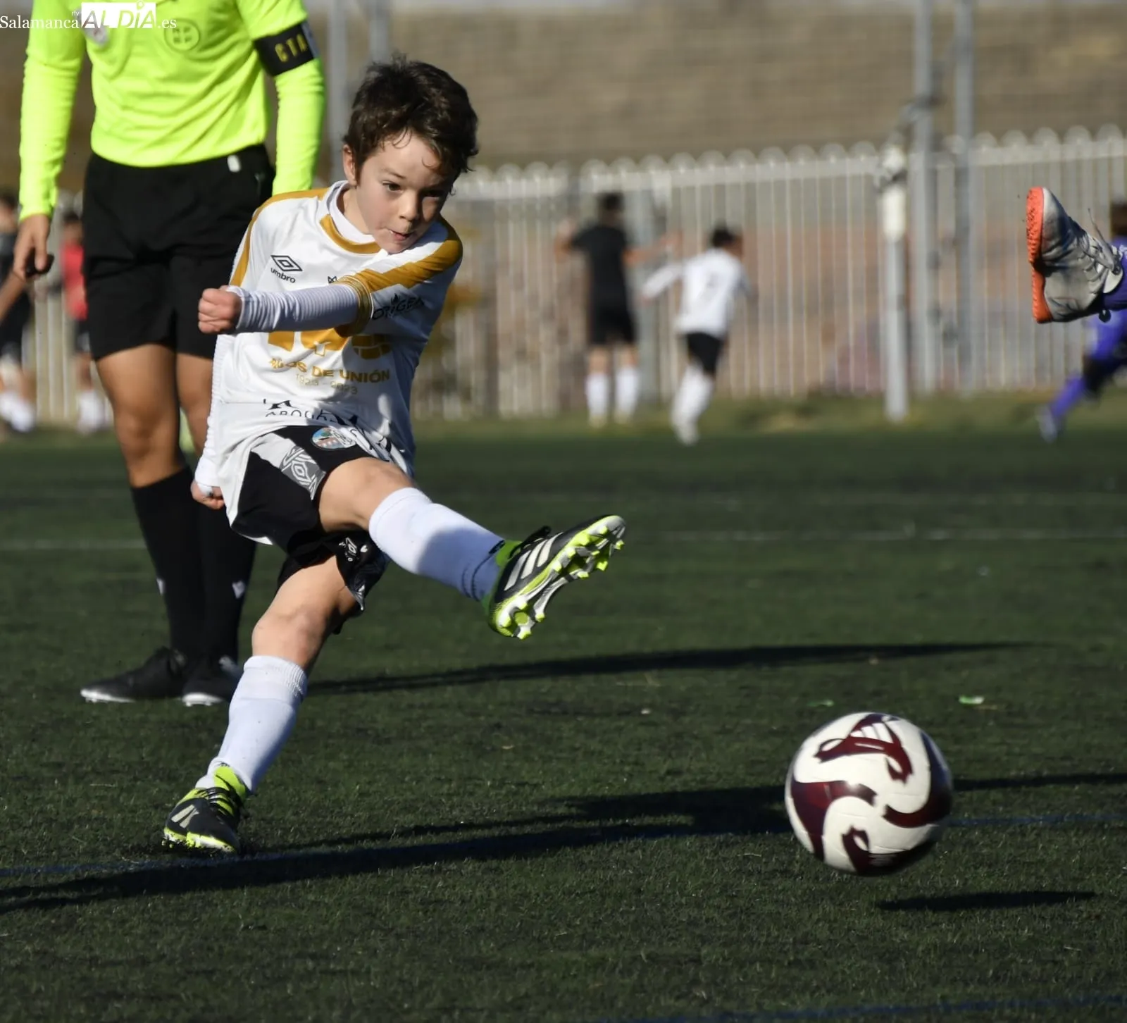 Partidos de fútbol base en El Tori